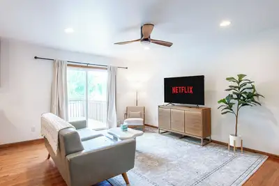 Image de 4br | Sleeps 8, Fenced Yard, Games, King x 2
