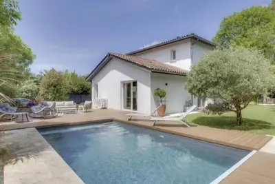Image de Villa avec piscine au calme