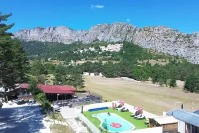 Image de Camping 2 étoiles - Piscine  - ccbgdcb
