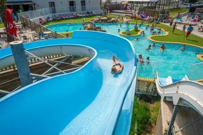 Image de Camping 4 étoiles - Piscine  - ccbeibb