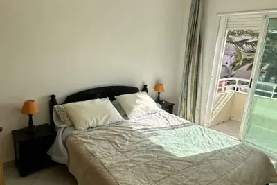 Image de Spacious Apartment with Balcony • Beach & City Center