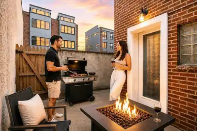Image de 4br Townhome | Patio + Fire Pit | Sleeps 10