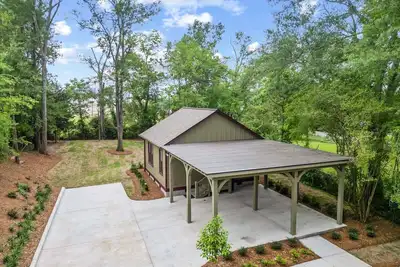 Image de College St. Cottage | 1/1, Washer/Dryer, Walk to Downtown