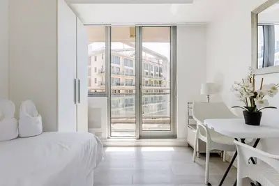 Image de StayHere 2br Beach Tropical City Getaway Azure