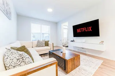 Image de Luxury Spacious 3br Retreat | King Bed | Fast WiFi | Free Parking | Near Shops