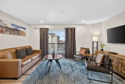 Image de 4-G Ancient Art Redcliff Condo (2nd Flr/Pool Side)