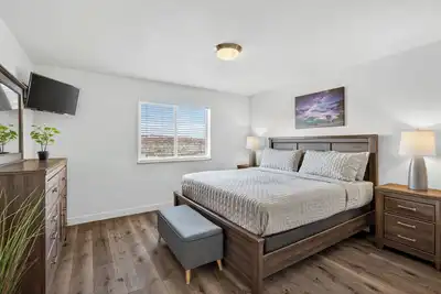 Image de 4-K Sand Flats Redcliff Condo (Top Floor/Pool Side)