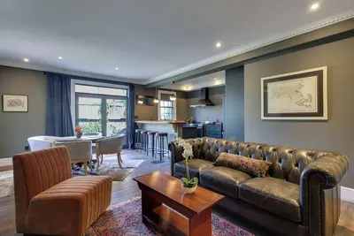 Image de A Timeless Retreat at Historic Crompton House