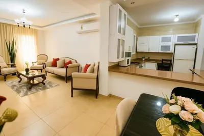 Image de Modern 2-Bedroom Apartment with Private Building Pool - St4