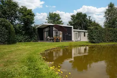 Image de Chalet familial élégant en forêt avec bain à remous privé