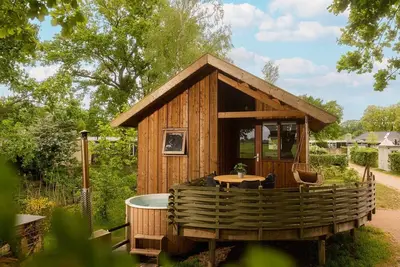 Image de Chalet au bord de l'eau à Zuna, sous le soleil