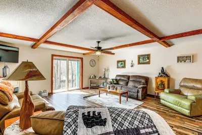 Image de 2 Mi to Lake Champlain! 4 Riverfront Cabins