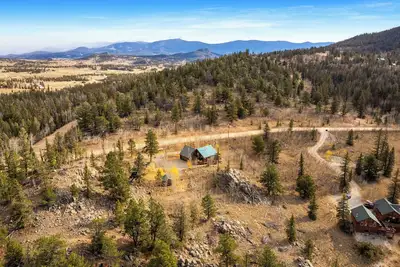 Image de Mountain Retreat on 3 Acres with Stunning Views