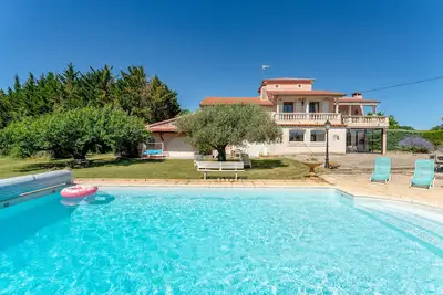 Image de Grande maison avec piscine privée au calme et animaux acceptés