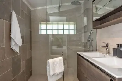 Image de Villa Azurios - 2 Minute walk to the beach, with parking & lift access.