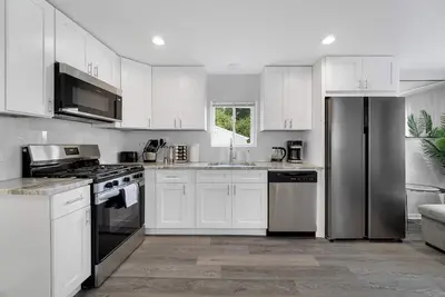 Image de Bright & Modern 2-Story Near Northwestern