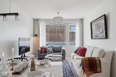 Image de Home Spa | Balcony | Ev Parking | 200m Tram | 3br