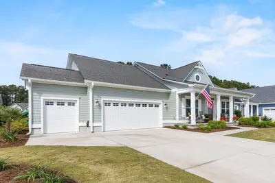 Image de Designer Hampstead Family Rental – Coastal Living at Its Best!