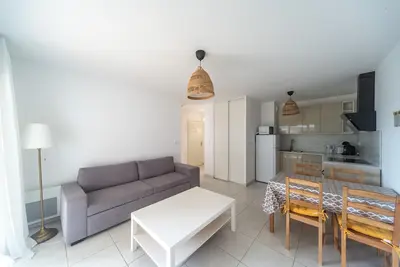 Image de Le Lavandou Ensoleillé - Bel appt avec terrasse