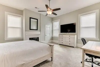 Image de 3 Bedroom Furnished Corporate Tdy Rental- Unit B