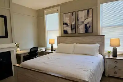 Image de 3 Bedroom Furnished Corporate Tdy Rental - Unit A