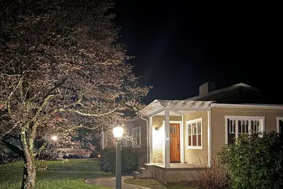 Image de The Rhody House: A Clean & Stylish 3-Br, 3-Bath Ranch w/Garage