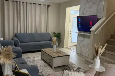 Image de Stylish Family Home | 3 Bedrooms | Close to Airport & City