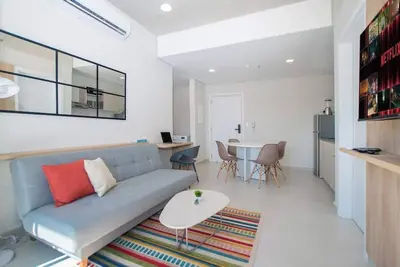Image de Chic 2br | Pool & Bbq Lounge | 10 mins to Shopping
