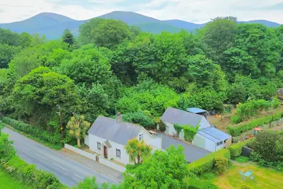Image de At entrance of Tollymore Park! Family sized house with large garden and parking