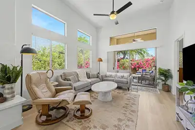 Image de Great Location for Business or Pleasure! Gated, Heated Pool & Spa, Garage, Pet Friendly + Free Golf!