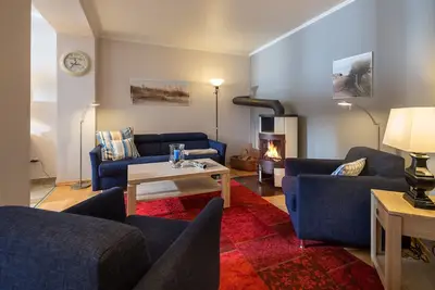 Image de Spacious ground floor apartment with fireplace & atrium - ideal for families!
