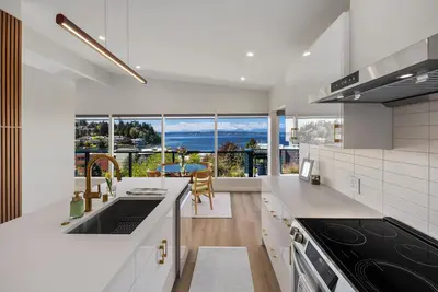 Image de Luxury Ballard Waterview Stay - By Stadiums l Walk To Beach l Rays Boathouse