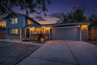 Image de 4br Spacious Home with Deck, Bbq, Fire Pit, Sleeps 8