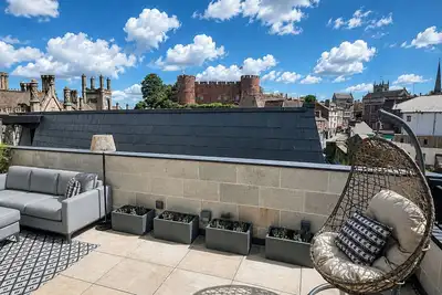 Image de Luxury Two Story Penthouse With Roof Top Terrace in Shrewsbury