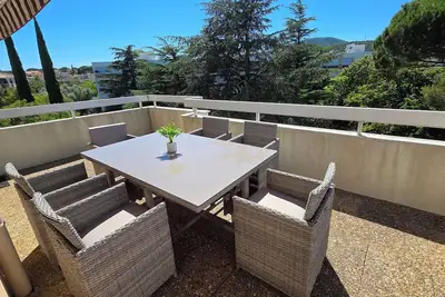 Image de Appartement 2 pièces climatisé avec grande terrasse et parking Cv Sainte-Maxime
