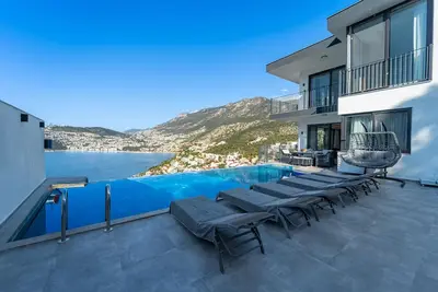Image de Just 500 Meters to the Beach: Sea View, Private Pool, 10-Guest Villa in Kışla