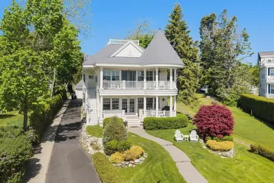 Image de Harbor Cottage: 4  Br, 3. 5  Ba Cottage in Harbor Springs, Sleeps 12
