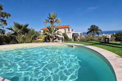 Image de Merveilleuse maison de vacances privée avec piscine privée, climatisation, Wifi, Tv et terrasse