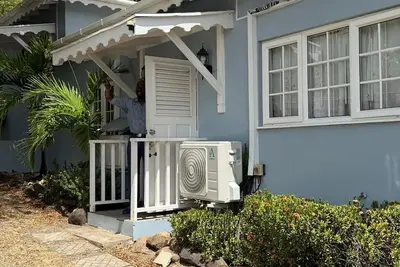 Image de Spacious 4-bedroom with a study condo in superb Cap Estate with Ac