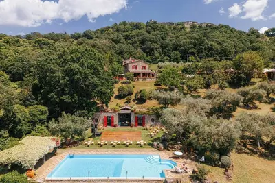 Image de Villa en pierre avec piscine privée et vue