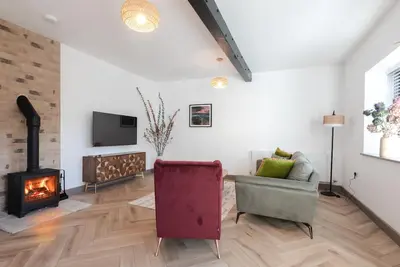 Image de Charming Cottage with On-Site Pub and Childrens play area