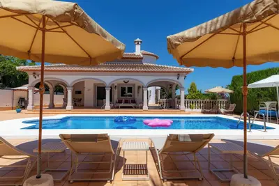 Image de Newly Renovated Luxury Villa | Heated Pool, Rooftop & Outdoor Gym