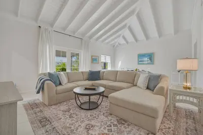 Image de Cozy 2-bedroom bungalow in serene Paradise Island