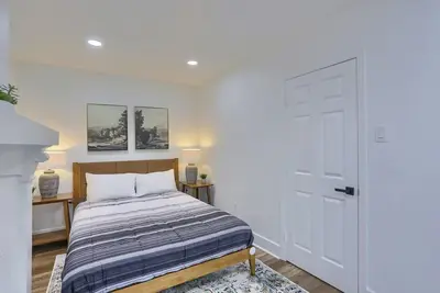 Image de Dormont, Potomac @1 Stylish and Modern 2bd Apartment