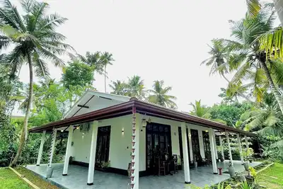 Image de Peaceful private villa just steps from the beach in Habaraduwa