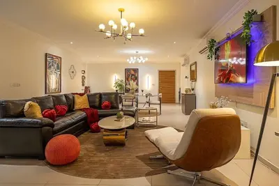 Accra 2br Retreat w/ Shared Pool & Fast Wi-Fi