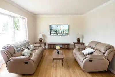 Image de Spacious 6br Home 4 Mins to Downtown