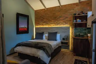 Image de Gillford Alley luxury bachelor living in charming Benoni for a relaxing stay