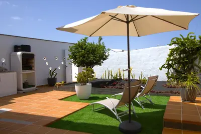 Image de Cozy and bright house in a central area of the island.