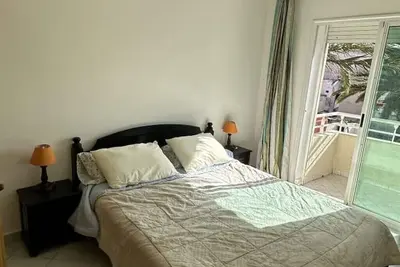 Image de Spacious Apartment with Balcony • Beach & City Center